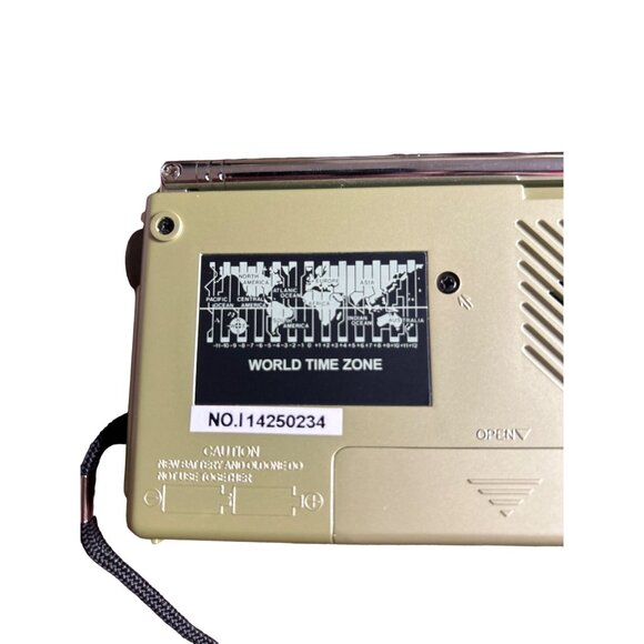 Bell & Howell MW.SW1-7 World Band Radio Receiver With Earphones & Strap - Picture 4 of 5